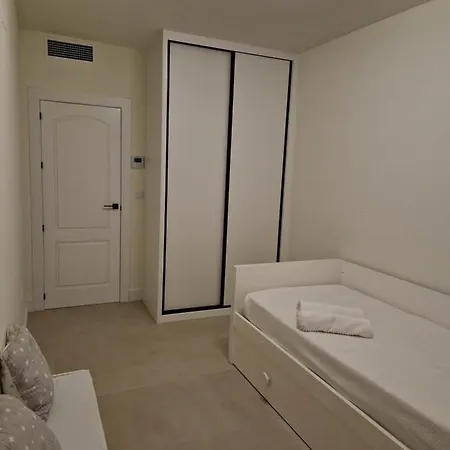 V27 Apartment *